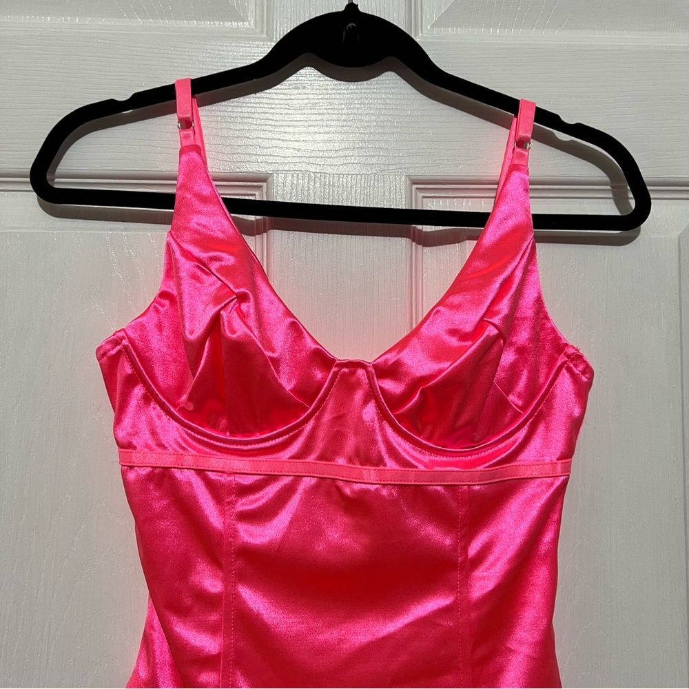 💗 *NWOT*‎ SHEIN - Women’s Satin Bodysuit - Picture 4 of 9